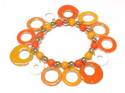 Epoxy cover shell and metal donut charms stretch bracelet