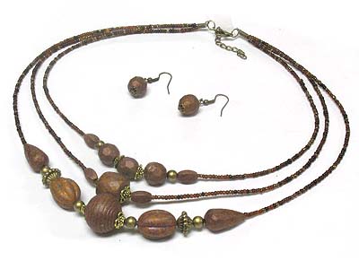 Natural look bead necklace and earring set 