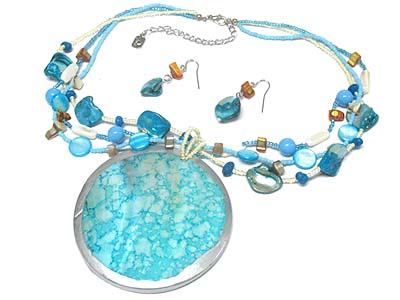 Big shell round disk pendant and triple strands seed bead necklace and earring set 