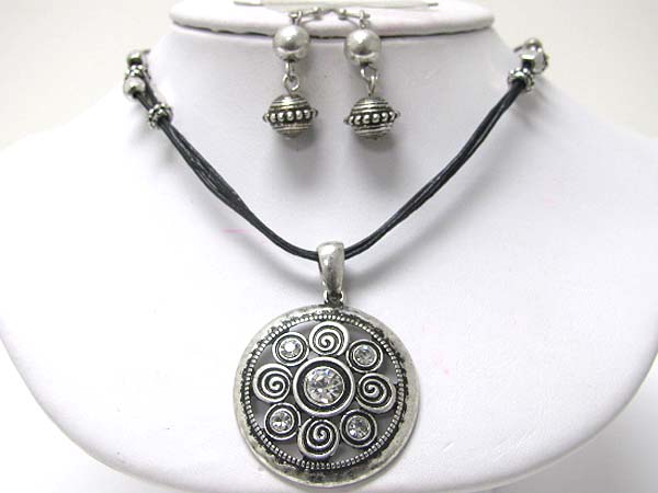 Antique look metal textured round pendant necklace earring set