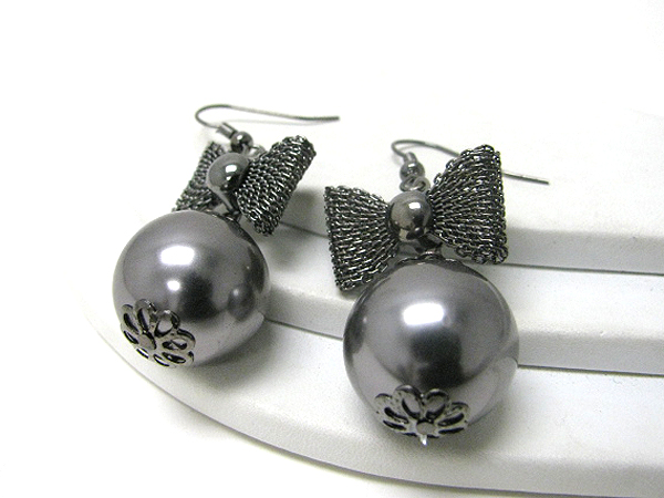 Mesh ribbon and pearl drop earring