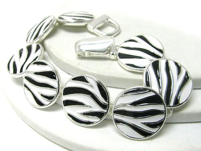 Zebra pattern epoxy metal disk link magnetic clasp bracelet