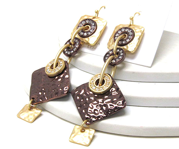 Three crystal square metal hammer texture style earring 