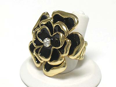 Crystal and epoxy metal flower stretch ring