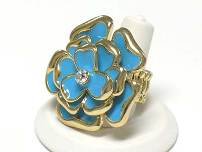 Crystal and epoxy metal flower stretch ring