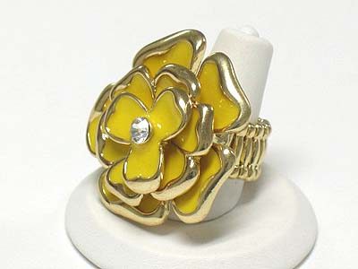 Crystal and epoxy metal flower stretch ring