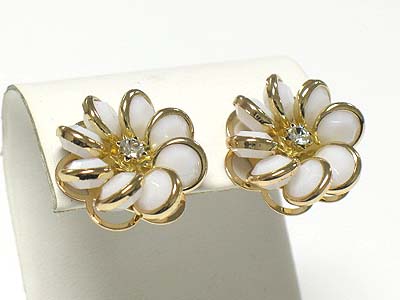 Crystal and glass flower earring