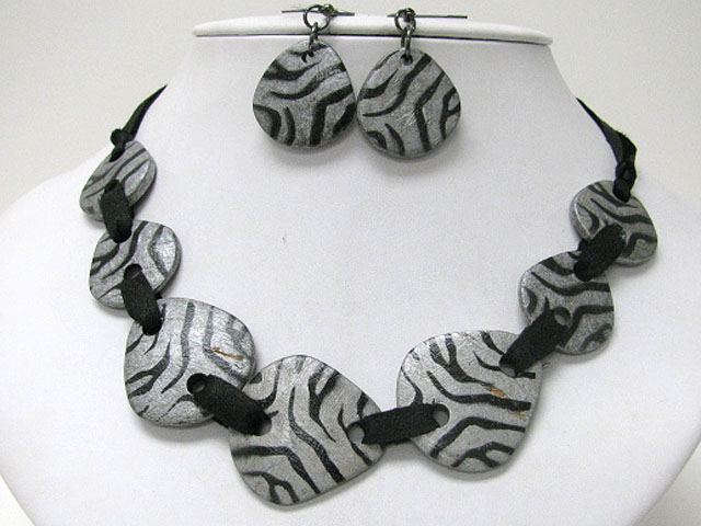 Eco friendly tropical shell and wooden donut link necklace earring set