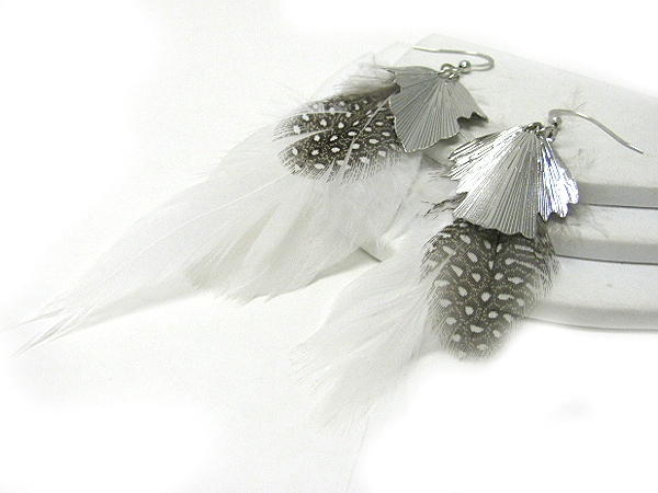 Colored feather and metal leaf earring