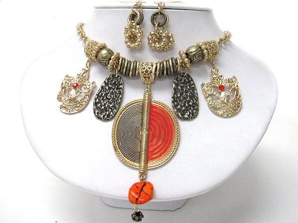 Metal filigree fluer de lis and large round disk pendant necklace earring set