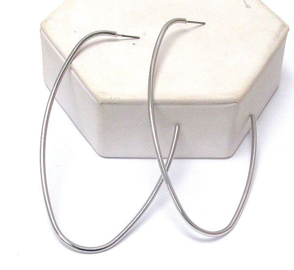 Oval shape wire hoop earring - hoops