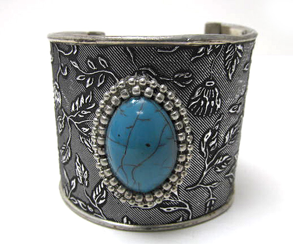 Oval center turquoise stone designer style printed leafs metal hinge bangle