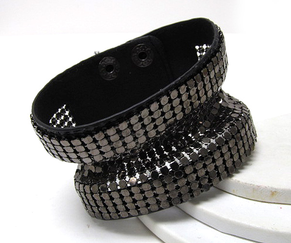 Colored metal mesh on fashion leather bracelet button 