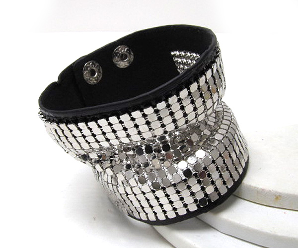 Colored metal mesh on fashion leather bracelet button 