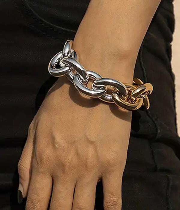 Hollow chunky metal chain bracelet