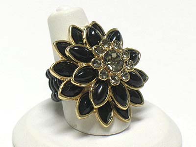 Crystal and acryl petal flower stretch ring