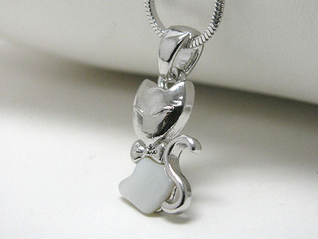 Made in korea whitegold plating mother of pearl cat pendant necklace