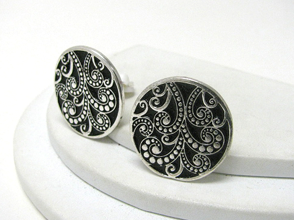 Metal filigree round button earring