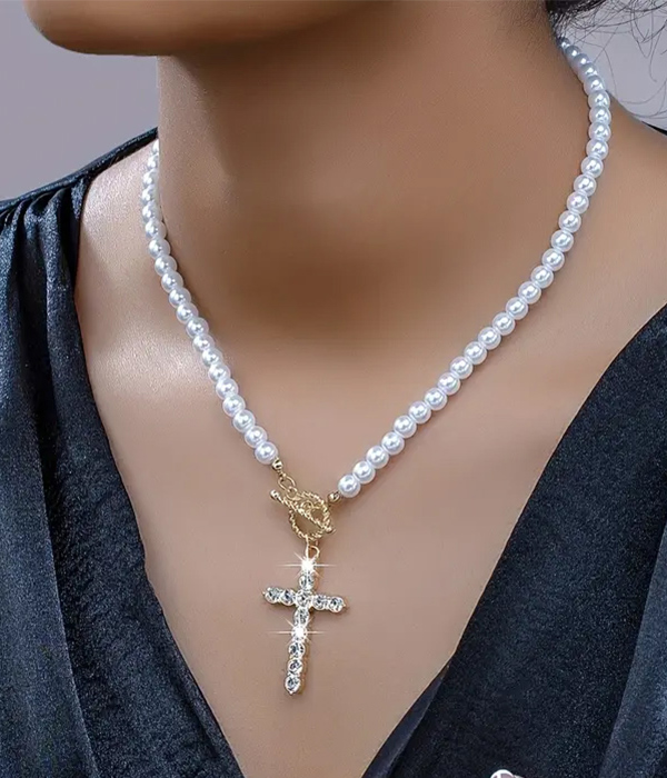 Cross pendant and faux pearlchain necklace
