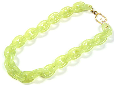 Acryl chain link necklace