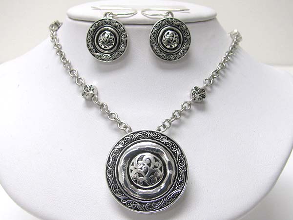 Textured metal round pendant chain necklace earring set