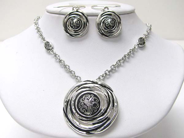 Textured metal round pendant chain necklace earring set