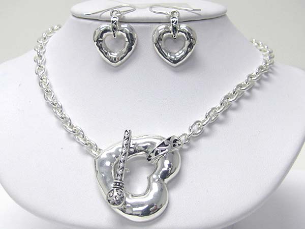 Textured metal heart pendant toggle chain necklace earring set