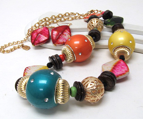 Multi wood rings and crystal acrly balls and metal balls with fashion acryl triangle chain necklace earring set