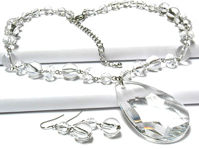 Clear acrylic tear drop with clear acrylic bead necklace set - nude fashion trend