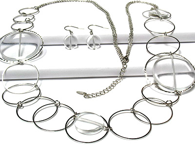 Circular metal link with clear acrylic disk necklace set - nude fashion trend