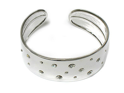 Summer fashion metal bangle bracelet with scattered crystal on surface 