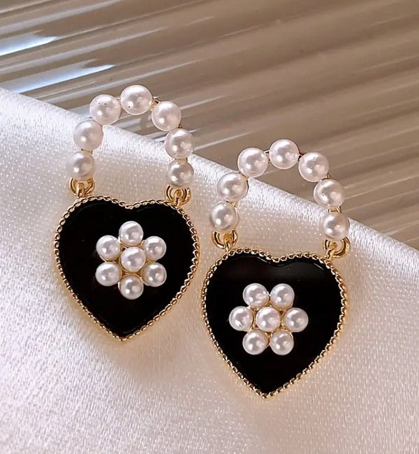Black heart earrings with pearls and flower design
