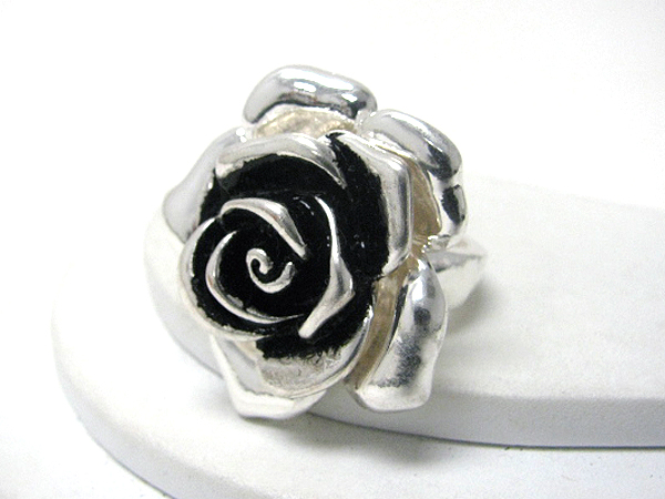 Metal rose stretch ring