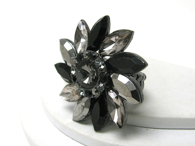 Crystal and glass flower stretch ring