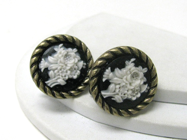 Retro vintage flower art work earring