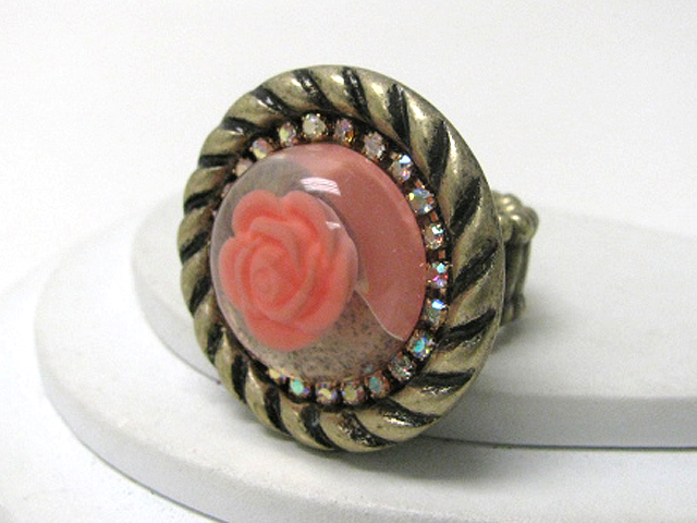 Retro vintage flower in glass stretch ring