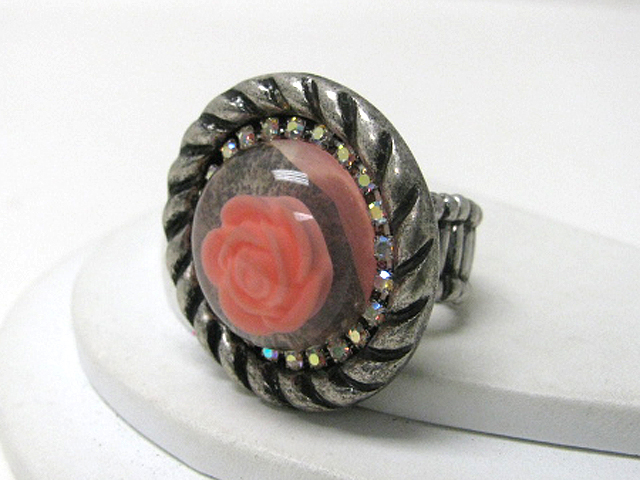 Retro vintage flower in glass stretch ring