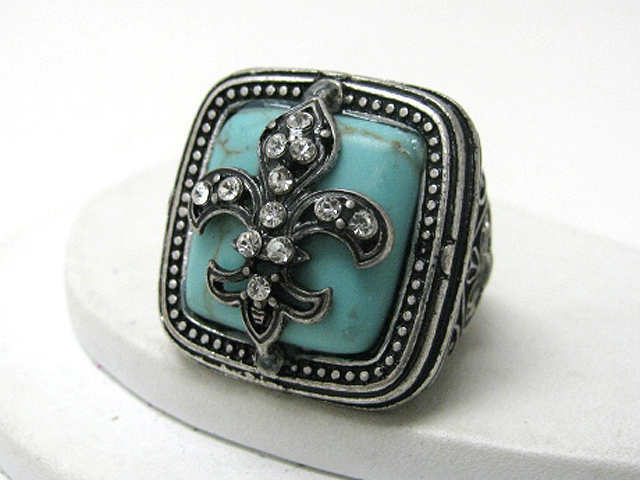 Retro vintage crystal fleur de lis on turquoise stone stretch ring