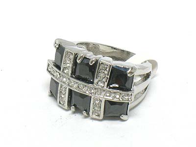 Boutique style crystal and acryl stone ring