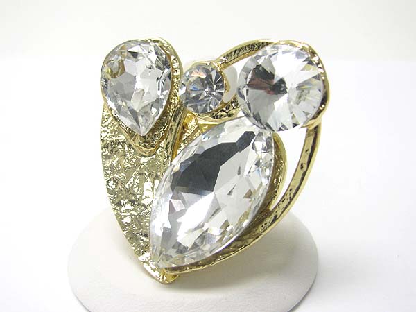 Large crystal and heart metal deco stretch ring