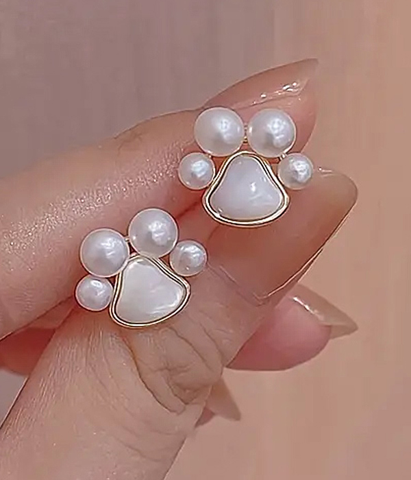 Pearl paw earring