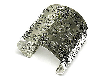 Wide casting bangle bracelet