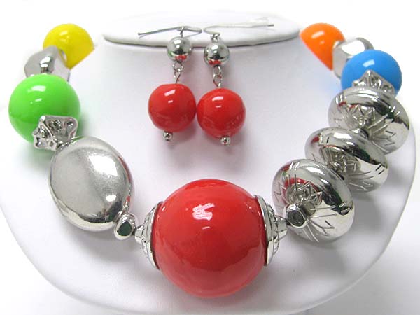 Chunky acryl ball and metal disk link necklace earring set