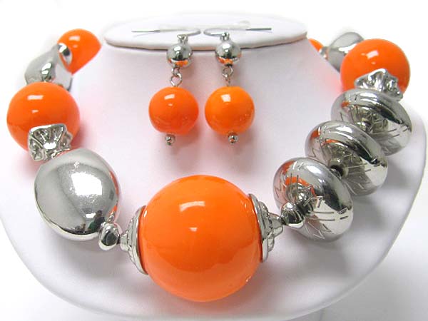 Chunky acryl ball and metal disk link necklace earring set