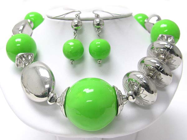 Chunky acryl ball and metal disk link necklace earring set