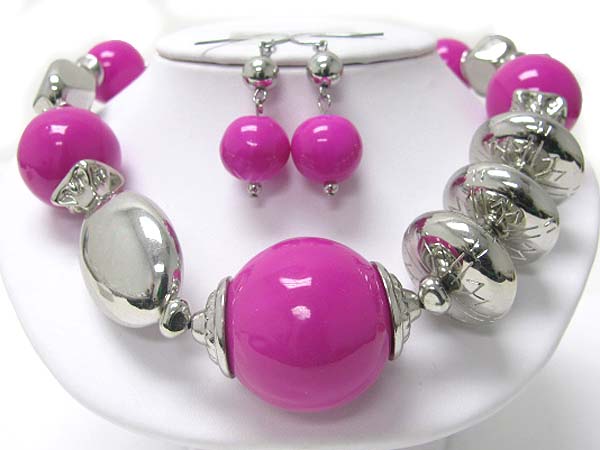 Chunky acryl ball and metal disk link necklace earring set