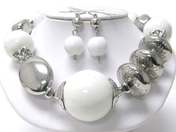 Chunky acryl ball and metal disk link necklace earring set