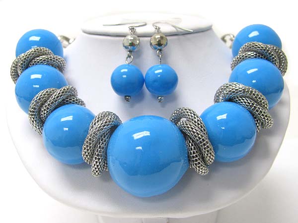 Chunky acryl ball and tube metal chain link necklace earring set