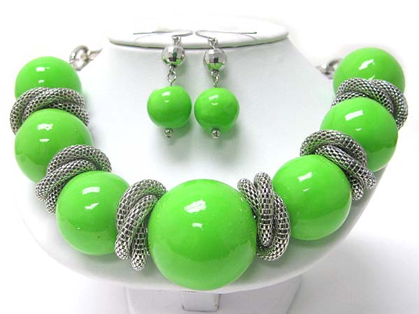 Chunky acryl ball and tube metal chain link necklace earring set