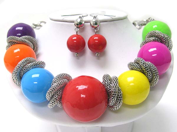 Chunky acryl ball and tube metal chain link necklace earring set